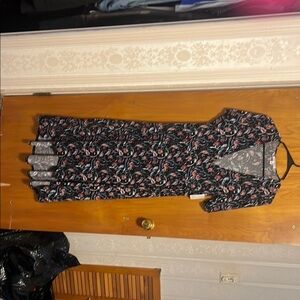 Black and White Sheath Midi Dress with V-Neck